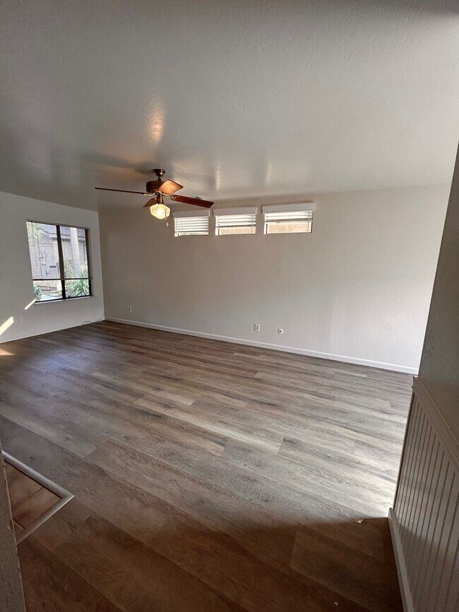 Building Photo - Cute Condo for Rent in Visalia!