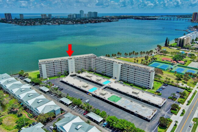 Building Photo - 801 Lake Shore Dr