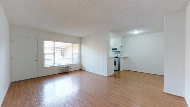Primary Photo - 351 S Manhattan Pl