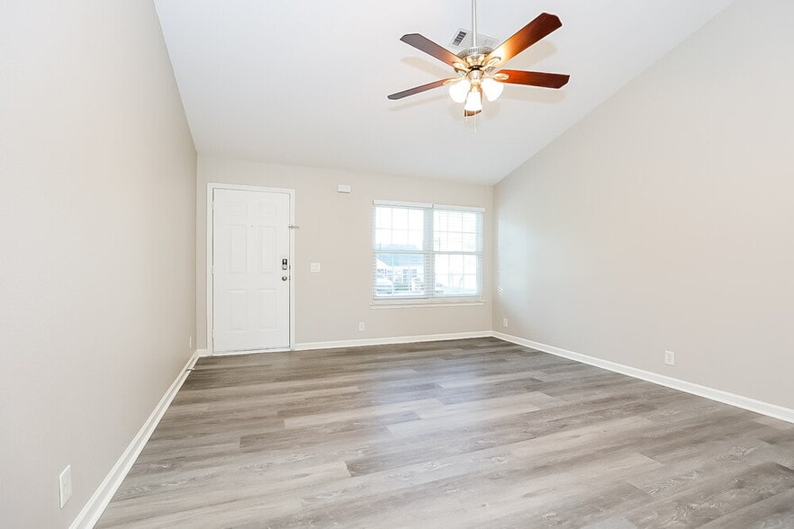 Building Photo - 7552 W Winchester Dr