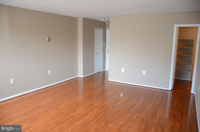 Building Photo - 2500 N Van Dorn St
