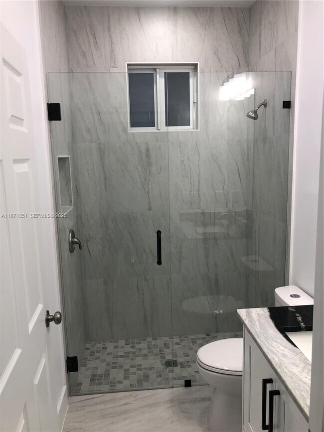 Building Photo - 4572 Golfview Blvd