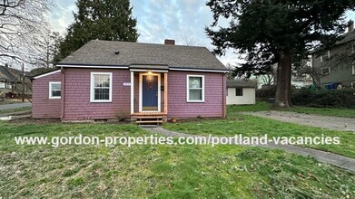 Building Photo - SE Cesar E Chavez Blvd - Cozy 3 bedroom ho...