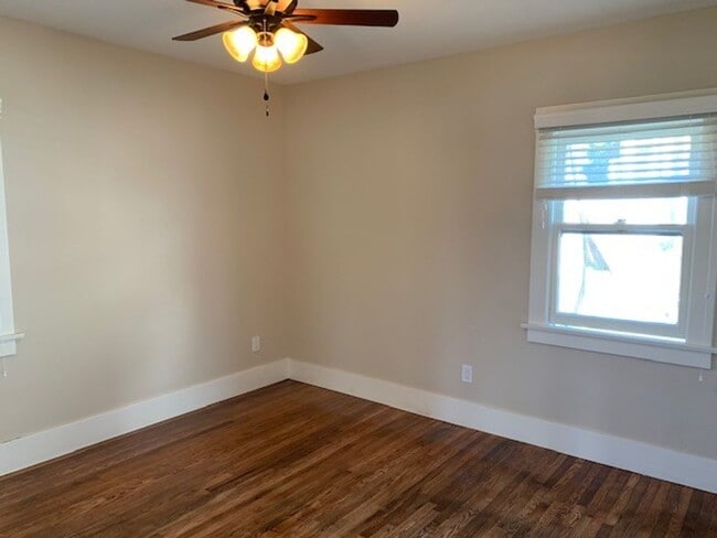 Building Photo - Completely Remodeled 2 Bedroom 1 Bath House with Huge Backyard