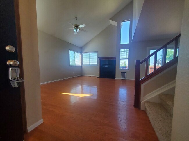Building Photo - 3 Bedroom Home w Extra Room and 2 Car Garage in Stratford Lakes!