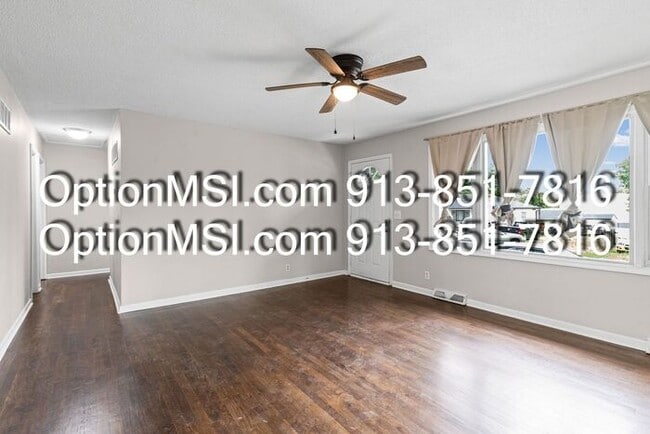Building Photo - Welcome home to this beautifully updated 3-bedroom home in Kansas City, KS!