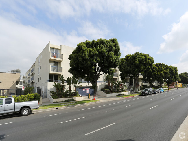 Primary Photo - Venice-Barry Apartments