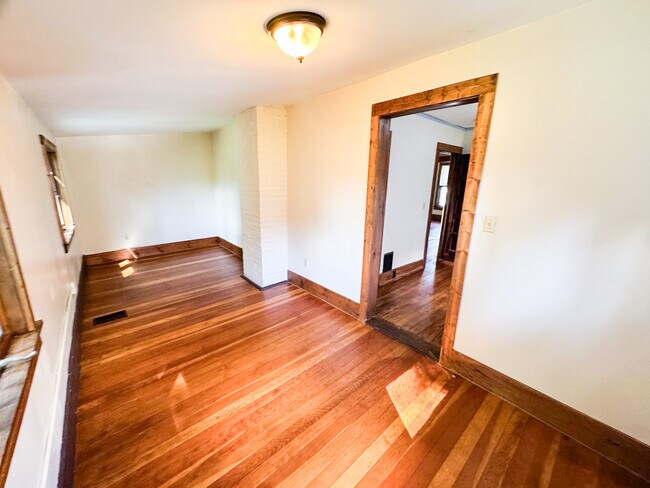 Building Photo - 307 Cascadilla St