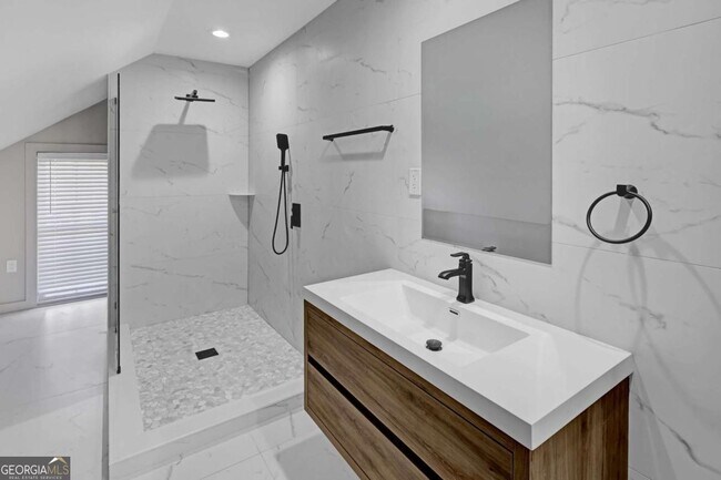 Building Photo - 1887 Shalimar Dr NE