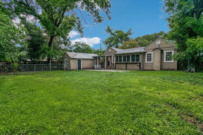 Building Photo - CHARMING ALAMO HEIGHTS COTTAGE