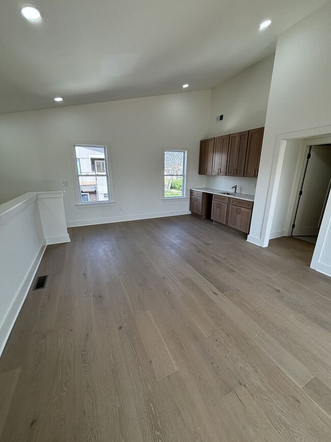 Building Photo - Brand-new 4-bedroom, 3.5-bath home