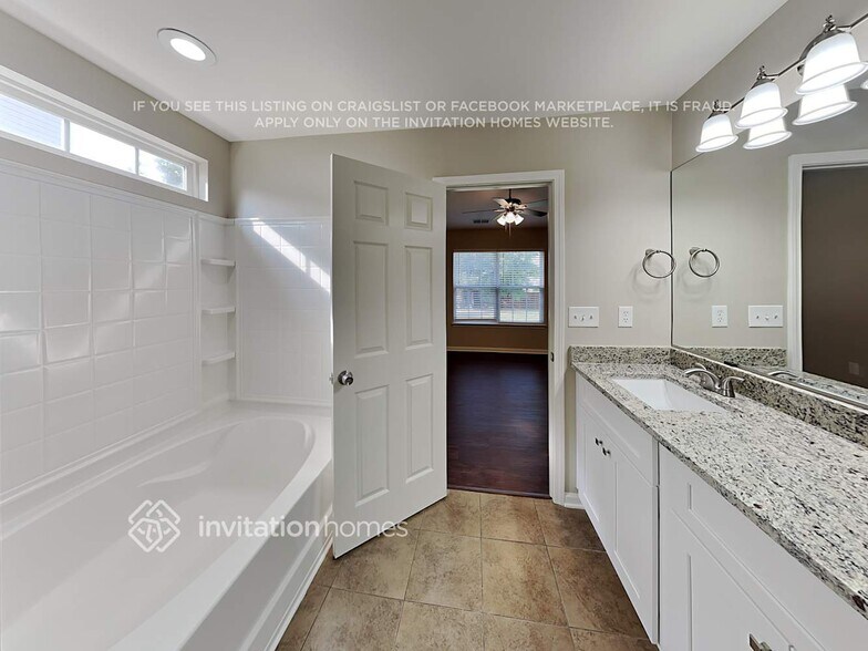 Building Photo - 2116 Clear Brook Dr