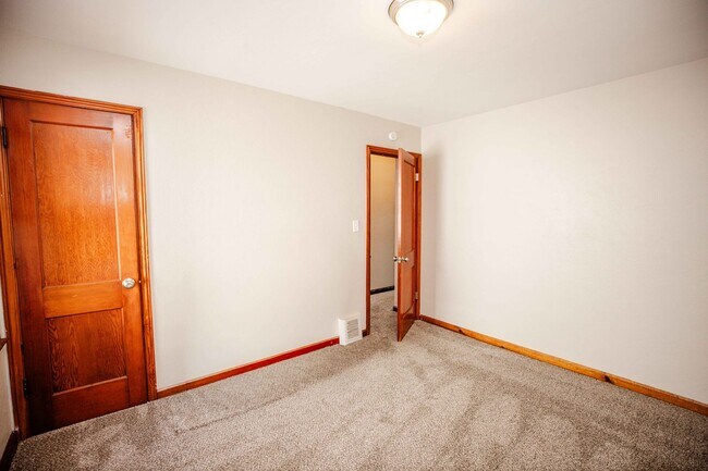 Building Photo - 3428 Beaumont Dr