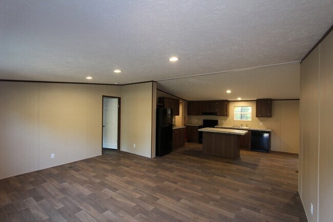 Building Photo - 3091 Shannon Rd