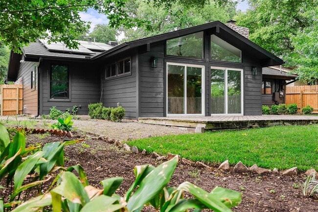 Building Photo - 1707 Fawn Dr