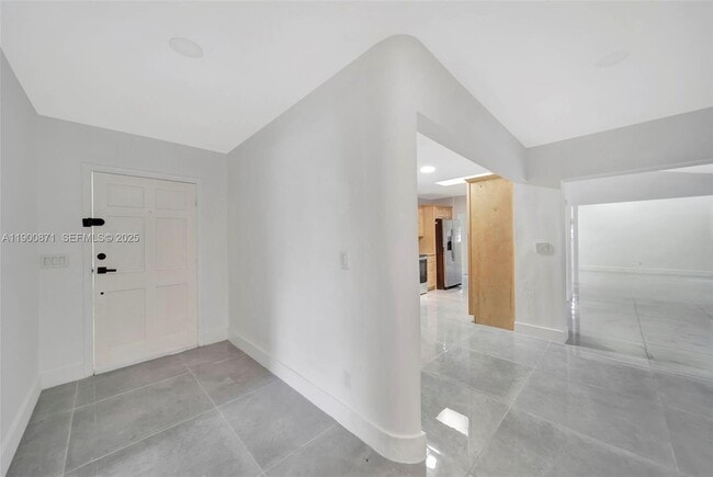 Building Photo - 840 NE 182nd St