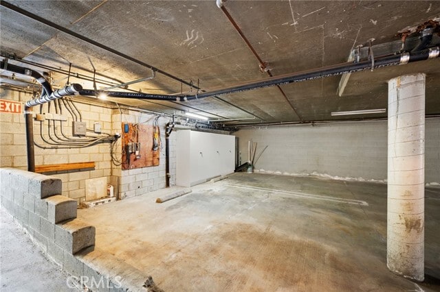 Building Photo - 13041 Moorpark St