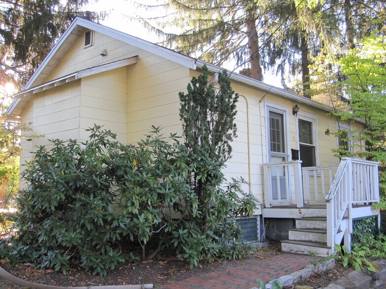 Primary Photo - 5 Belvidere Way
