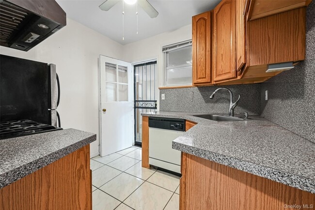 Building Photo - 151-67 27th Ave