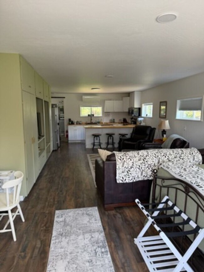 Building Photo - 825 Greenridge Dr