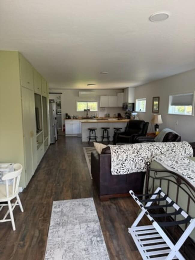 Building Photo - Charming Fully Furnished Studio Cottage in a Peaceful Country Setting