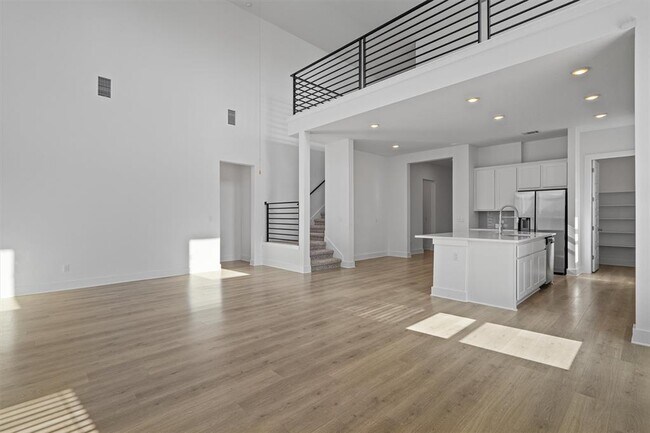 Building Photo - 724 Pinnacle View Dr