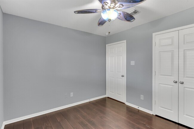 Building Photo - 223 Fantasy Ln