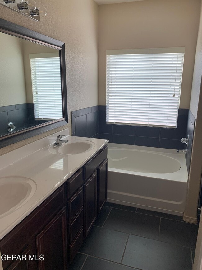 Building Photo - 14692 Oldenberg Ct