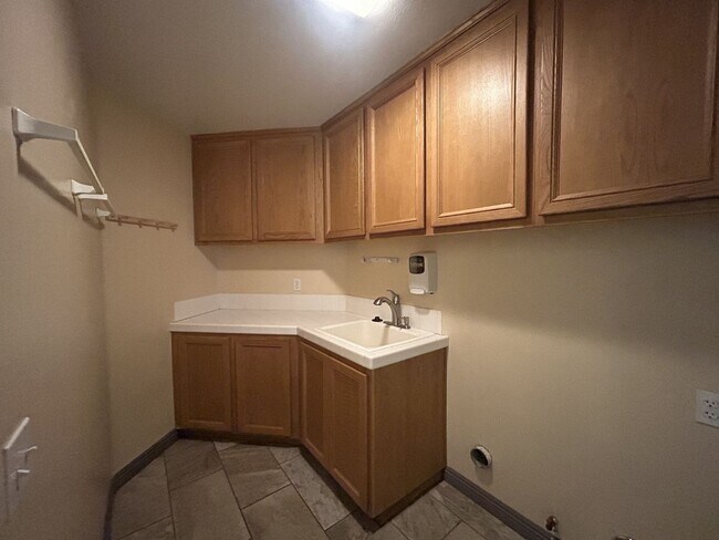 Building Photo - 37978 Spur Dr