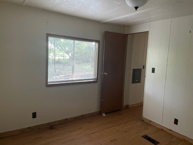 Building Photo - 3818 Co Rd 826