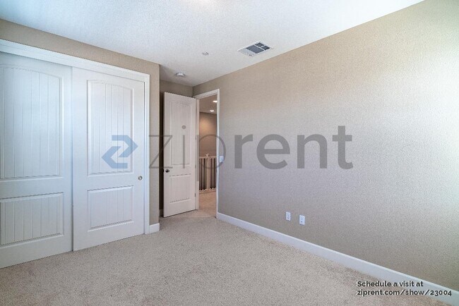 Building Photo - 707 Razorbill St