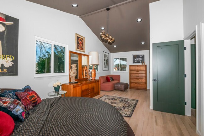 Building Photo - MCM Ranch : Modern 5BR Near Henry Ford & McLaren