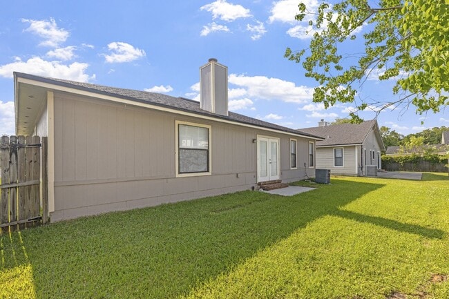 Building Photo - NEWLY RENOVATED in MANDARIN, 3-Bedroom Hom...