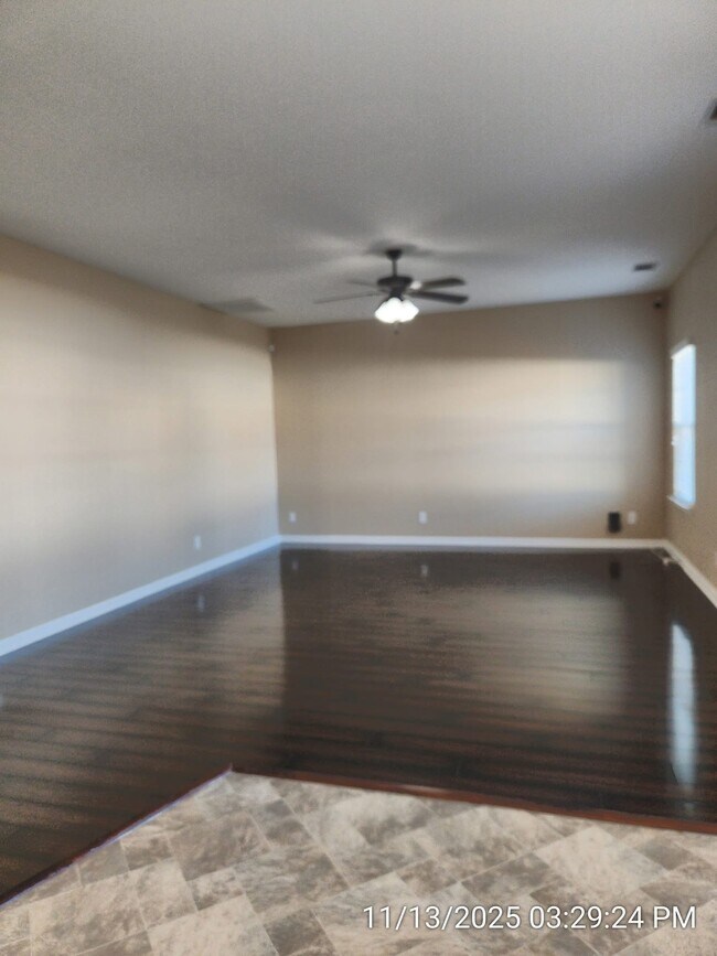 Building Photo - 641 Red Oak Ln