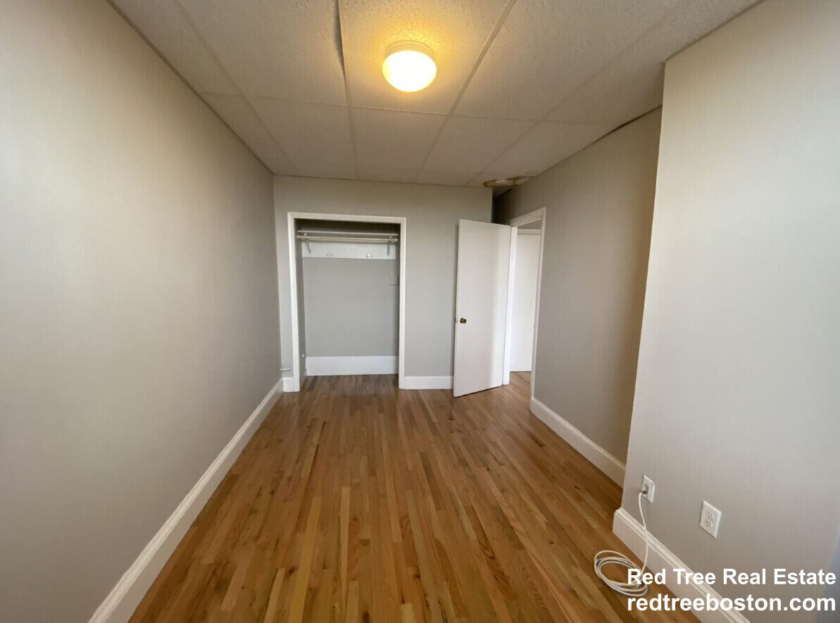 Building Photo - 649 Washington St