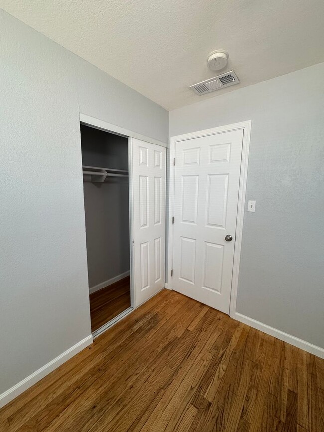 Building Photo - SPACIOUS 4 BED 2 BATH HOUSE WITH LARGE FENCED BACKYARD IN SHASTA LAKE