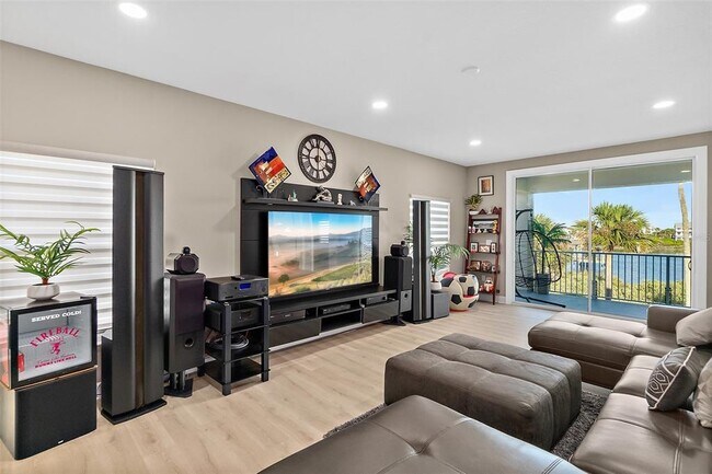 Building Photo - 54 N Riverwalk Dr