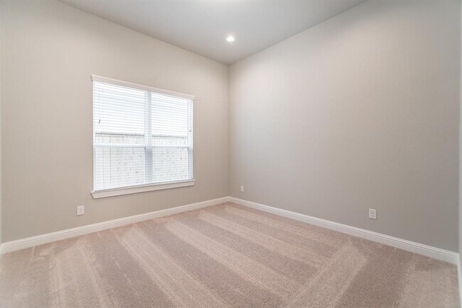 Building Photo - 2344 Goldenglade Dr
