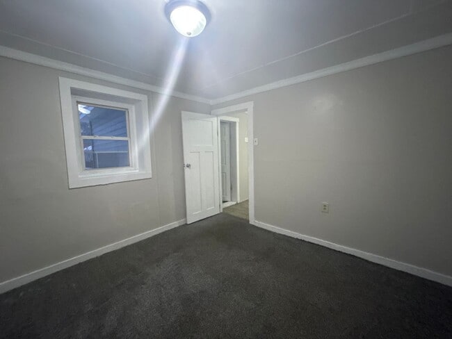 Building Photo - Charming 2-Bedroom, 1-Bathroom Home – $875/Month Elkhart, IN