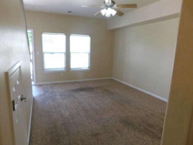Building Photo - Modern & Spacious 2-Bed, 2.5-Bath Townhome...