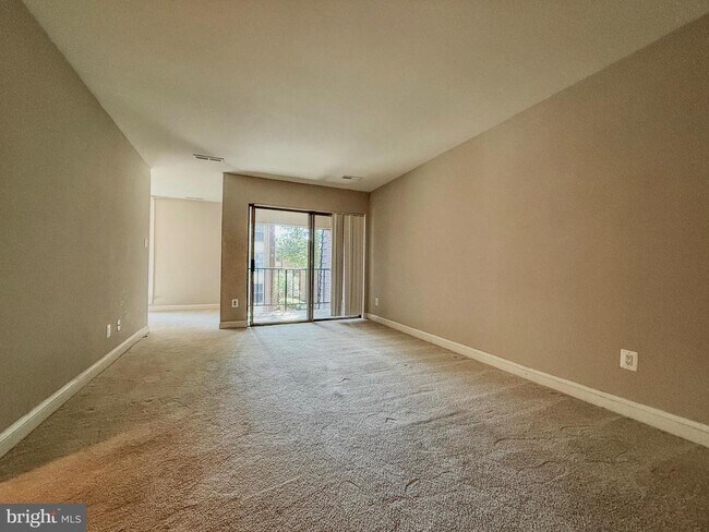Building Photo - 3330 Woodburn Village Dr