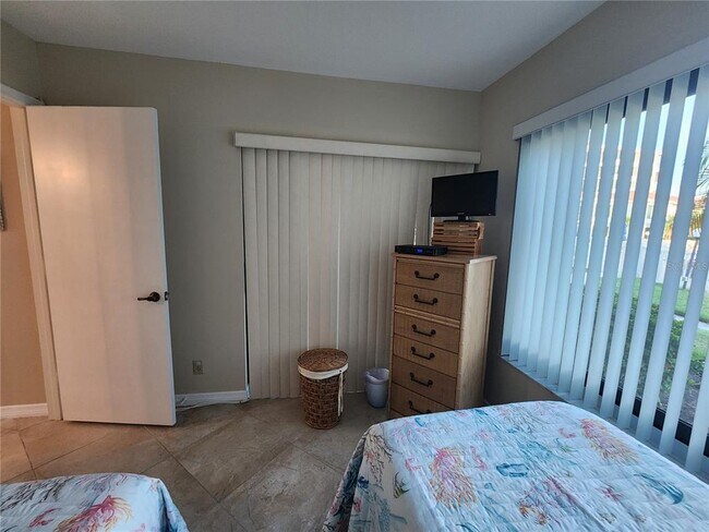 Building Photo - 6361 Bahia Del Mar Blvd S