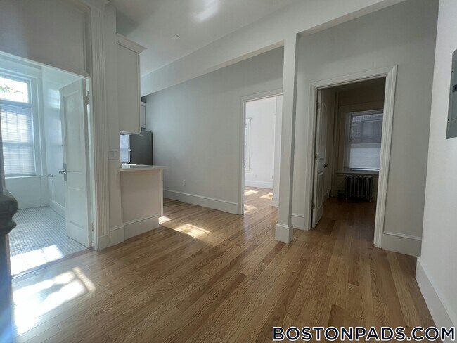 Building Photo - 175 Hemenway St