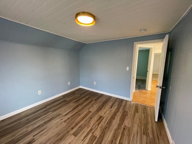 Building Photo - 71 Hickok St