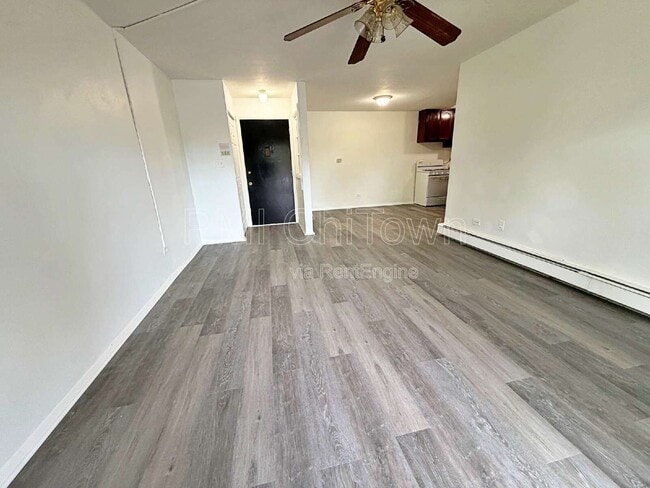 Building Photo - 841 Blossom Ln