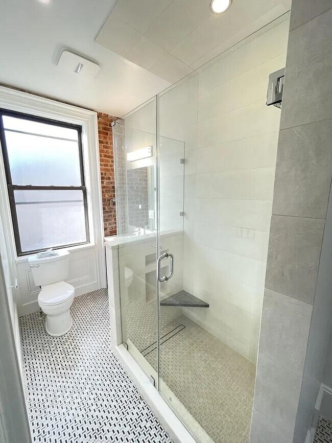 Building Photo - 569 Jersey Ave