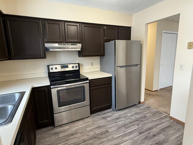 Building Photo - 2528 Birchview Ln