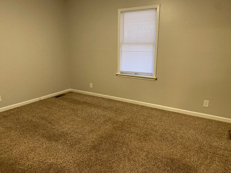 Building Photo - 202 Walnut St