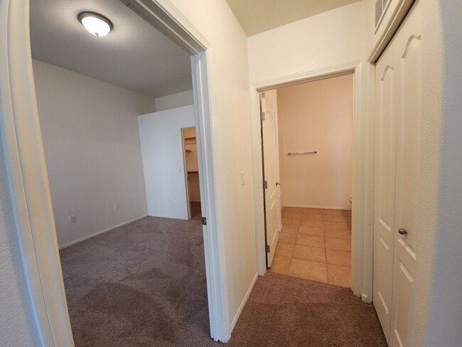 Building Photo - Beautiful 2 Bedroom / 2 Bath 1st floor Condo Unit in Sunset Cliffs.