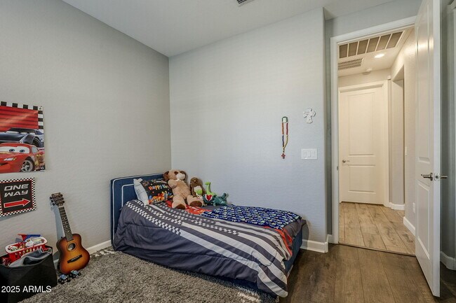 Building Photo - 9935 E Thornbush Ave